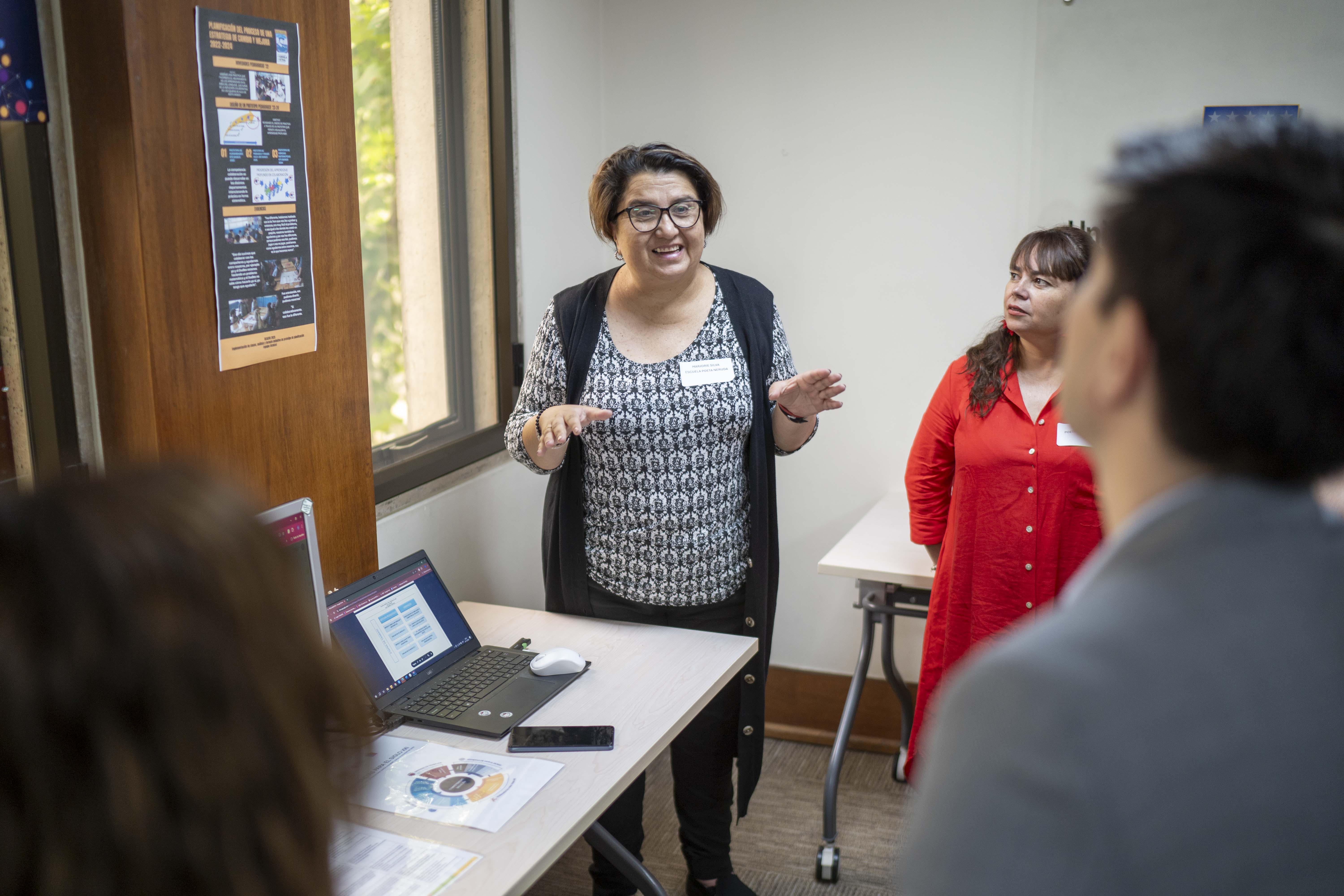 Marjorie Silva, directora de la Escuela Básica Poeta Neruda