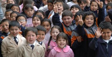 grupo de niños estudiantes